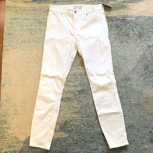Abercrombie & Fitch White Mid Rise Jean Legging